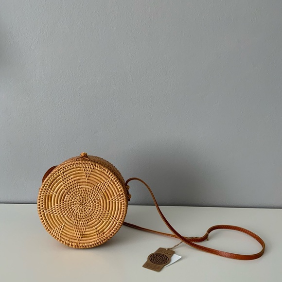 Handbags - Round Rattan Crossbody Bag